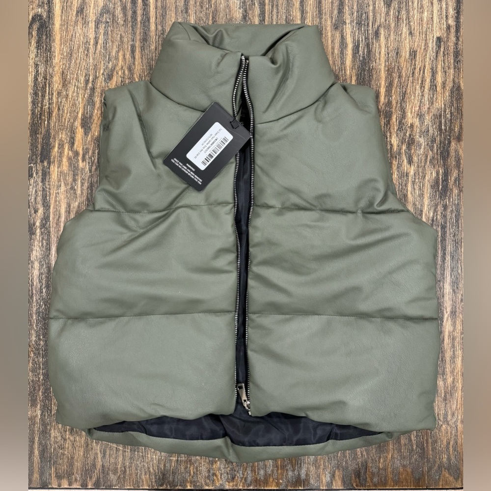 PrettyLittleThing Olive Puffer Vest - Picture 2 of 6